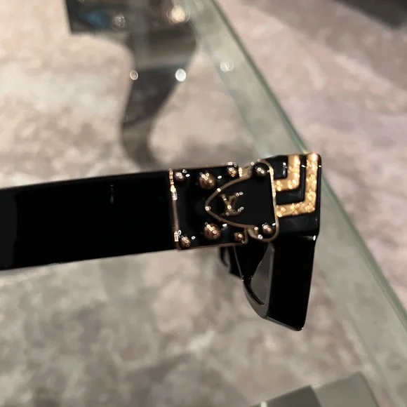 Louis Vuitton Black Sunglasses with Gold Details - Picture 3 of 11